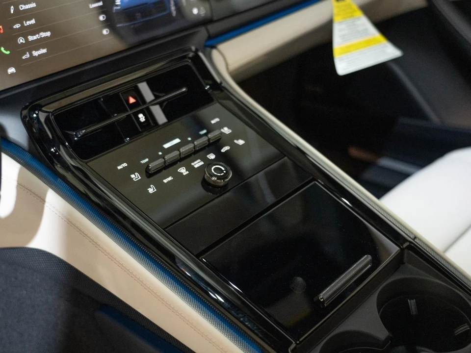 2026 Porsche 976 Panamera - Image 21 of 27