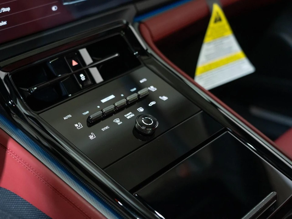 2026 Porsche 976 Panamera - Image 21 of 28