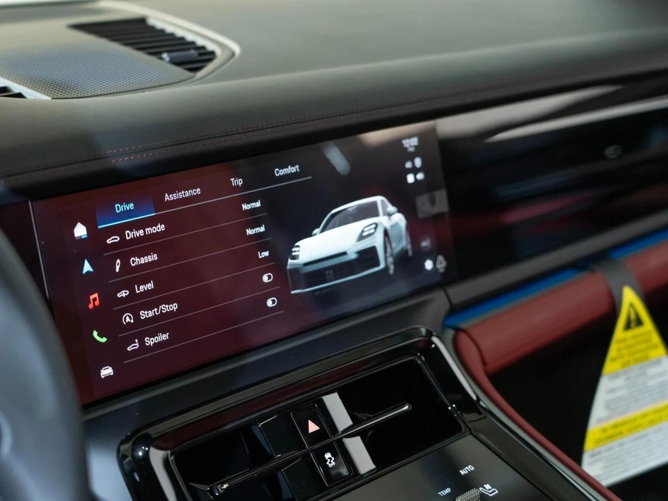 2026 Porsche 976 Panamera - Image 20 of 28