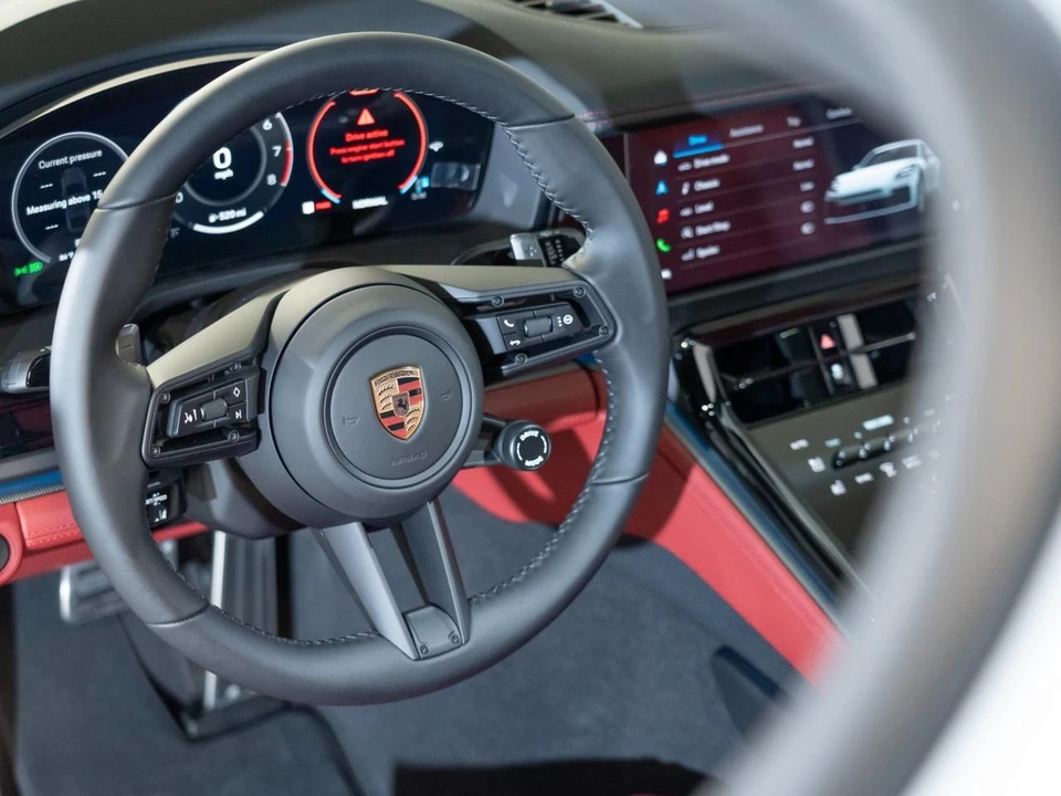 2026 Porsche 976 Panamera - Image 15 of 28