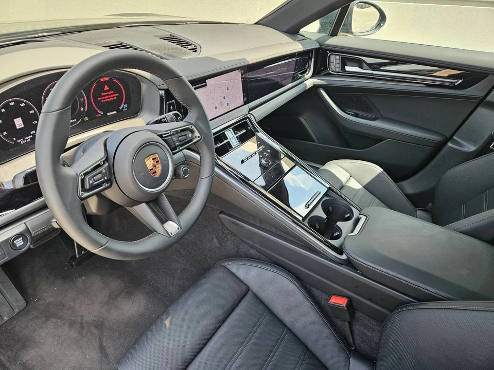 2026 Porsche 976 Panamera - Image 4 of 5