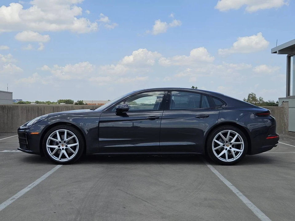 2026 Porsche 976 Panamera - Image 2 of 5