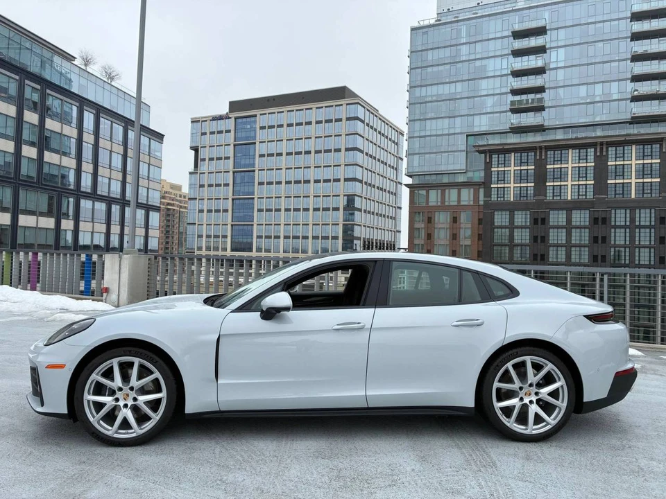 2026 Porsche 976 Panamera - Image 2 of 5