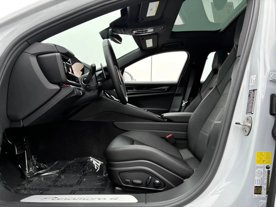 2026 Porsche 976 Panamera - Image 5 of 5