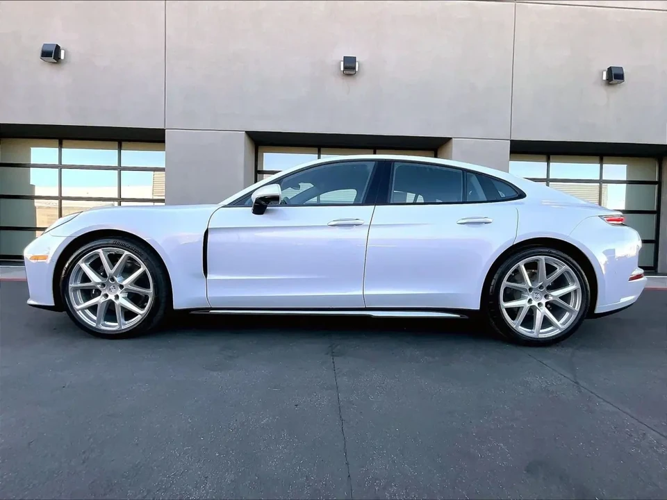 2026 Porsche 976 Panamera - Image 16 of 31