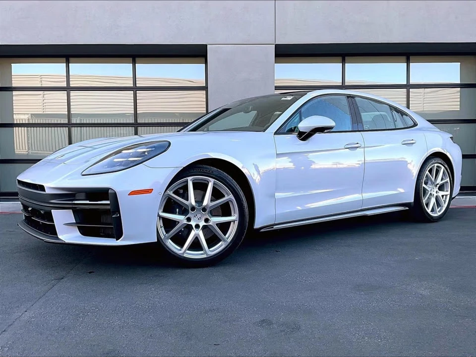 2026 Porsche 976 Panamera - Image 4 of 31