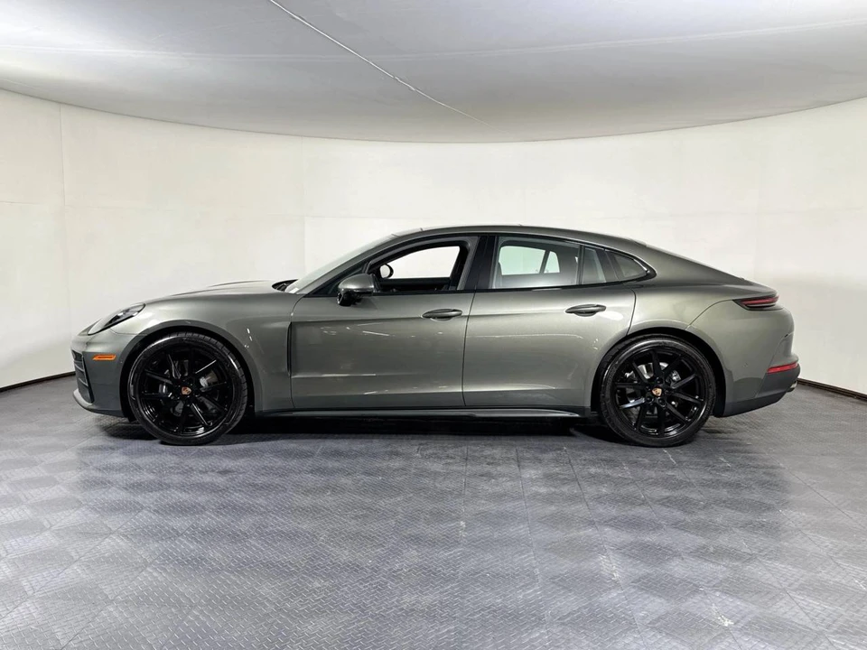 2026 Porsche 976 Panamera - Image 2 of 5