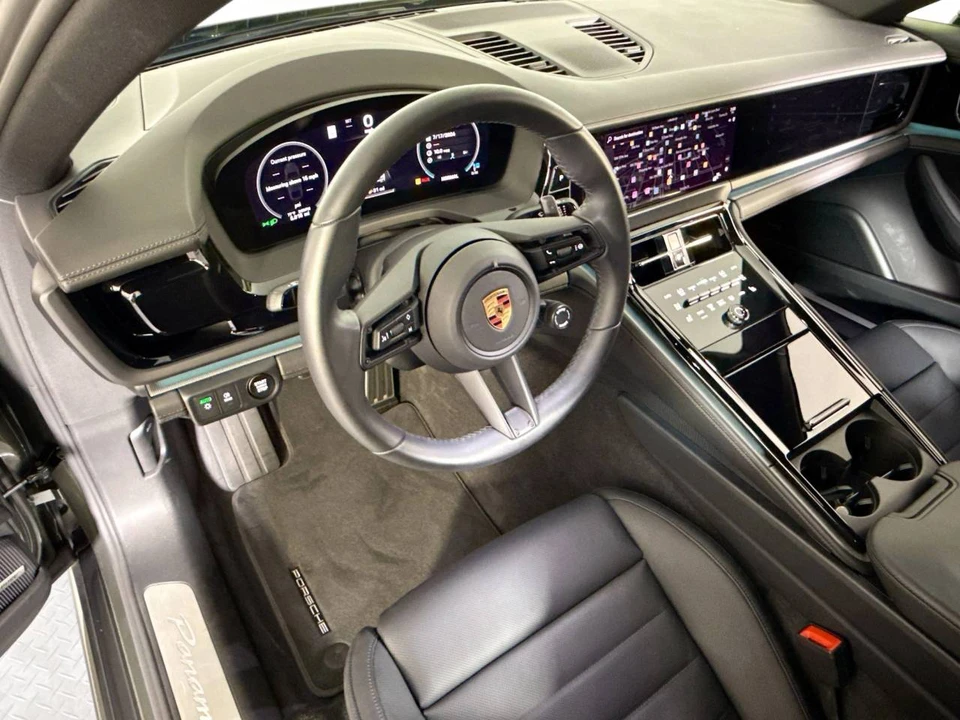 2026 Porsche 976 Panamera - Image 4 of 5