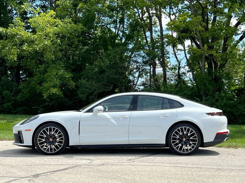 2026 Porsche 976 Panamera - Image 2 of 4