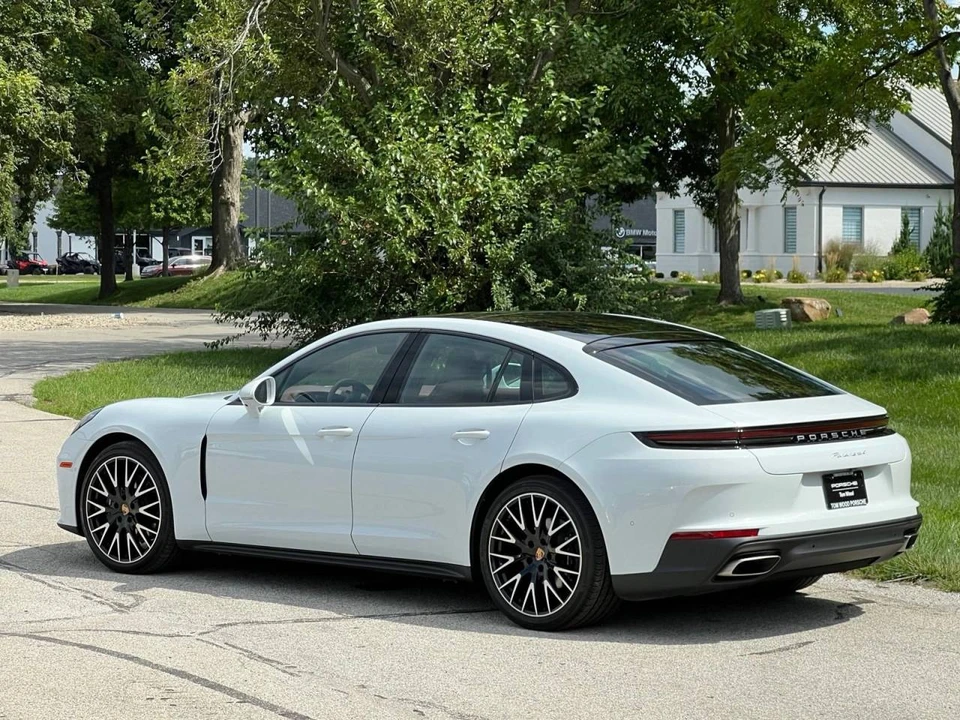 2026 Porsche 976 Panamera - Image 3 of 4