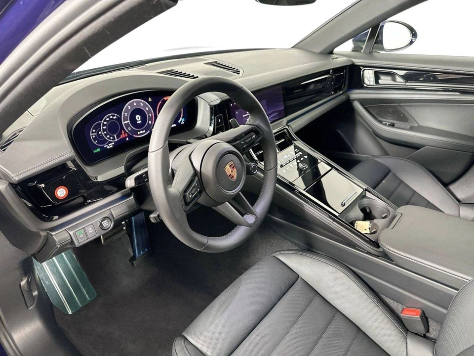 2026 Porsche 976 Panamera - Image 4 of 4