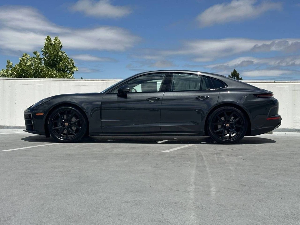 2026 Porsche 976 Panamera - Image 2 of 5