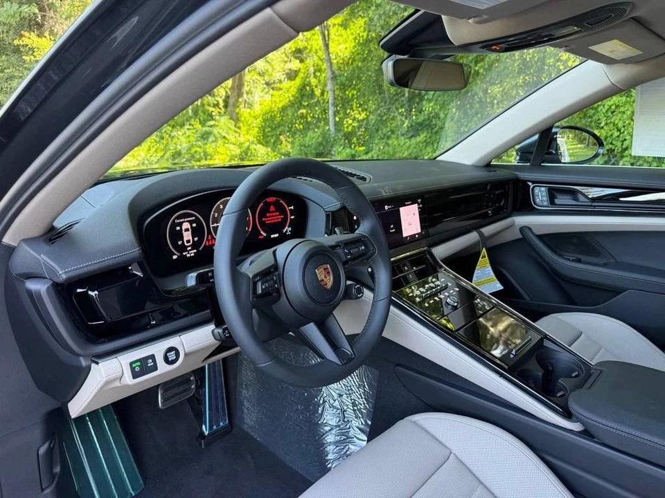 2026 Porsche 976 Panamera - Image 4 of 5