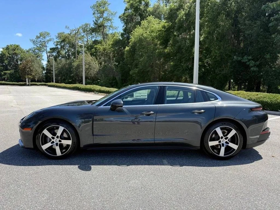 2026 Porsche 976 Panamera - Image 2 of 5