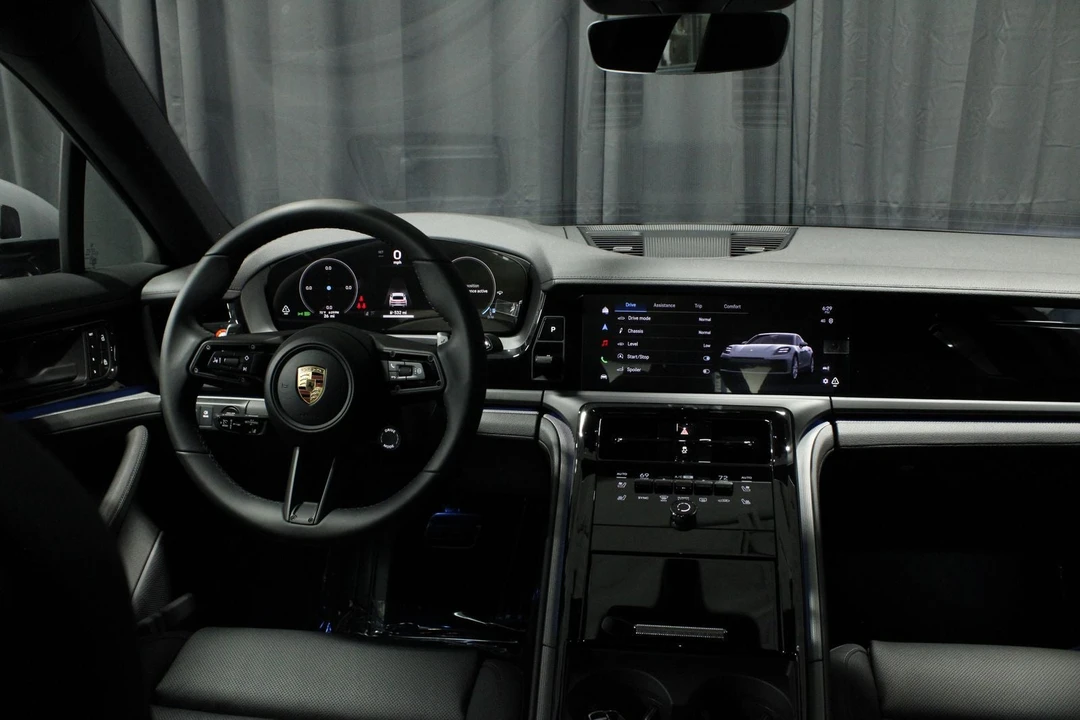 2026 Porsche 976 Panamera - Image 10 of 31