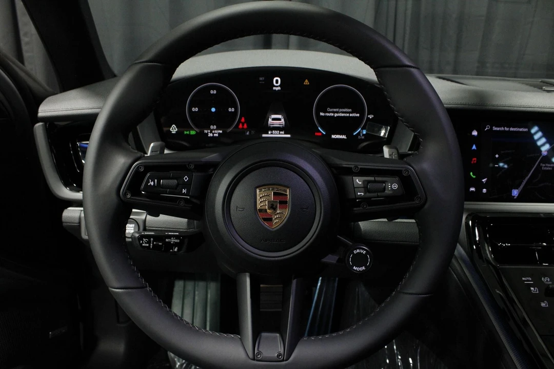 2026 Porsche 976 Panamera - Image 11 of 31