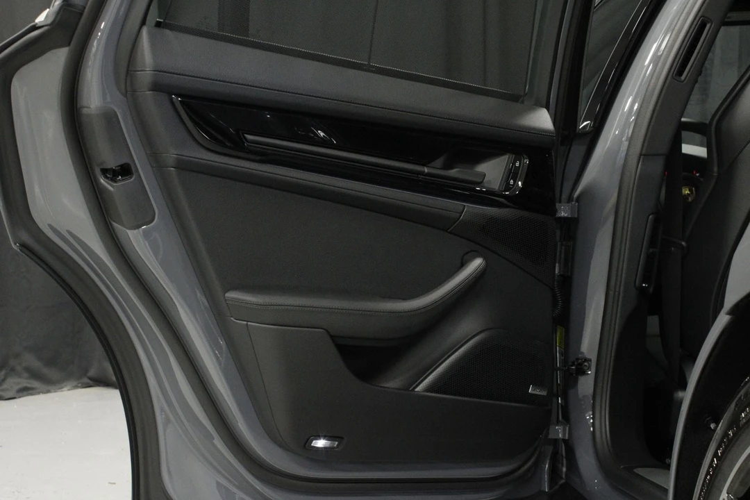 2026 Porsche 976 Panamera - Image 13 of 31