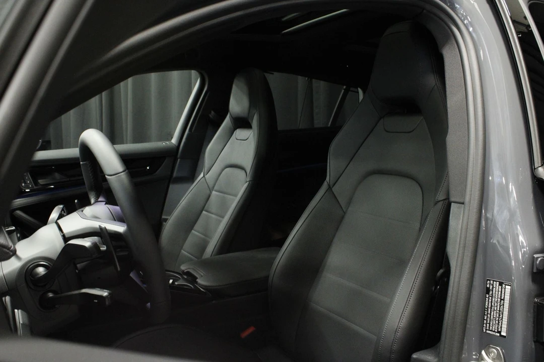 2026 Porsche 976 Panamera - Image 19 of 31