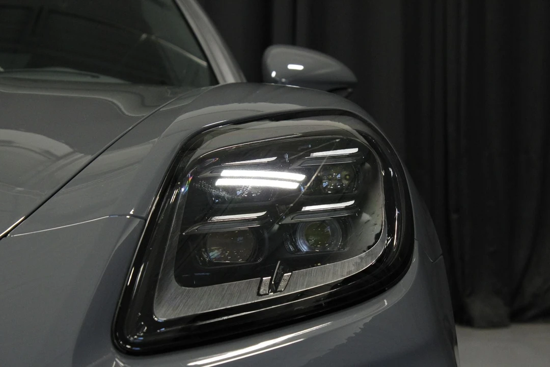 2026 Porsche 976 Panamera - Image 23 of 31