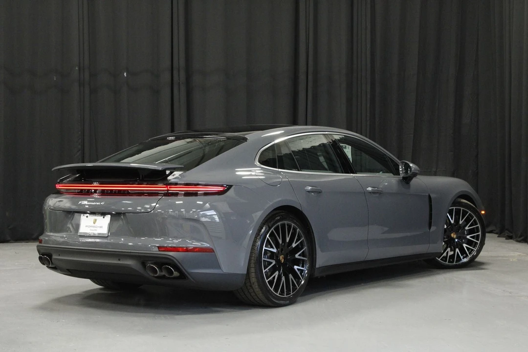 2026 Porsche 976 Panamera - Image 5 of 31