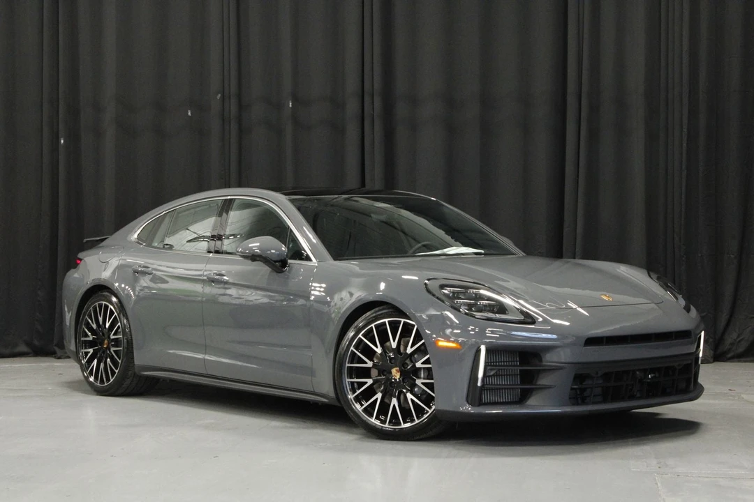 2026 Porsche 976 Panamera - Image 7 of 31