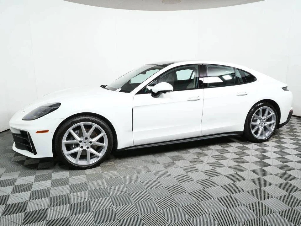 2026 Porsche 976 Panamera - Image 2 of 5