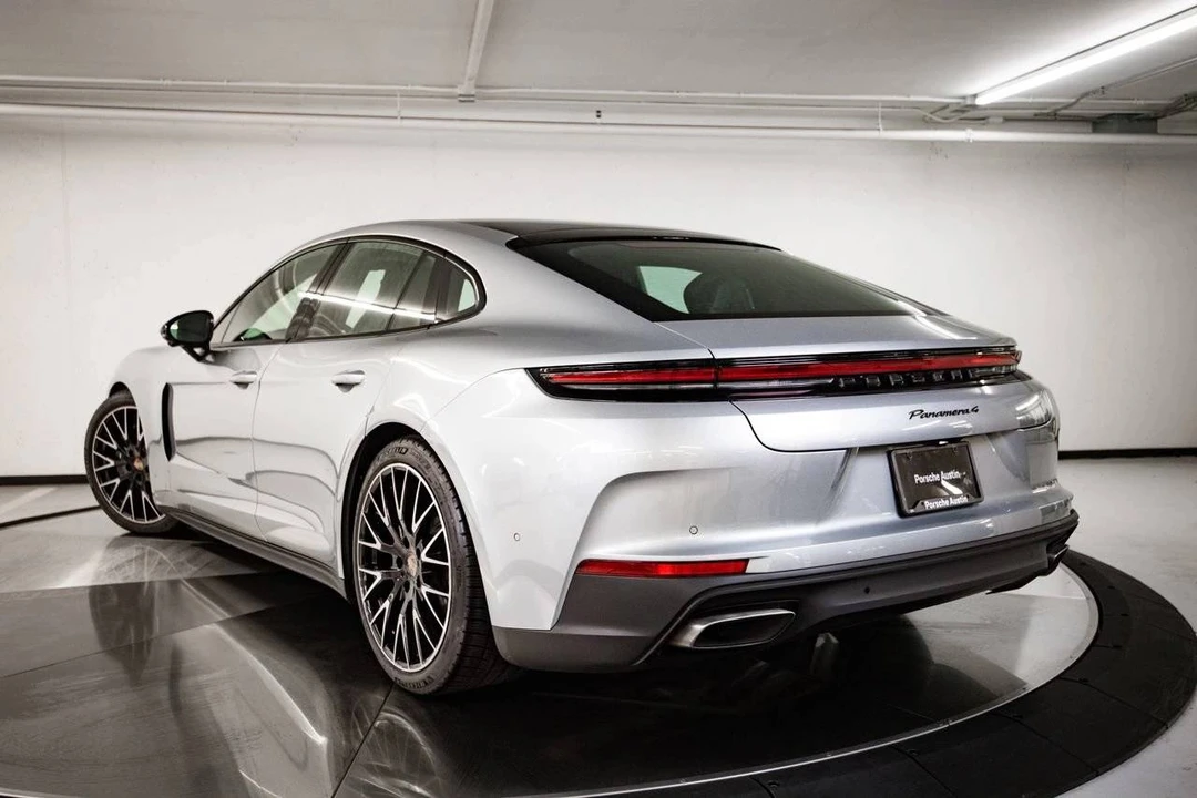 2026 Porsche 976 Panamera - Image 3 of 4
