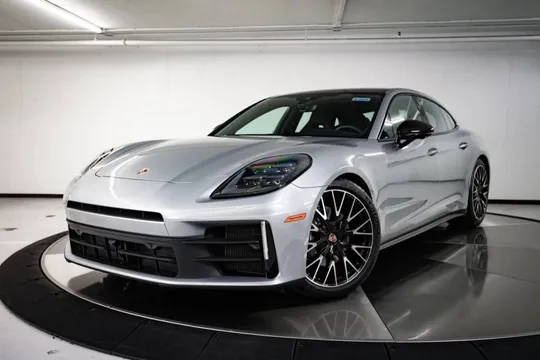 2026 Porsche Panamera 4