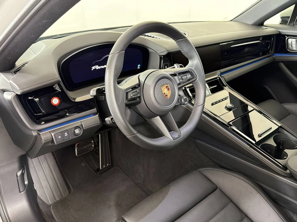 2026 Porsche 976 Panamera - Image 4 of 4