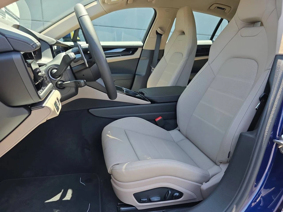 2026 Porsche 976 Panamera - Image 5 of 5