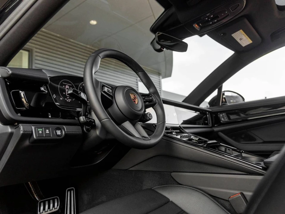 2026 Porsche 976 Panamera - Image 4 of 5