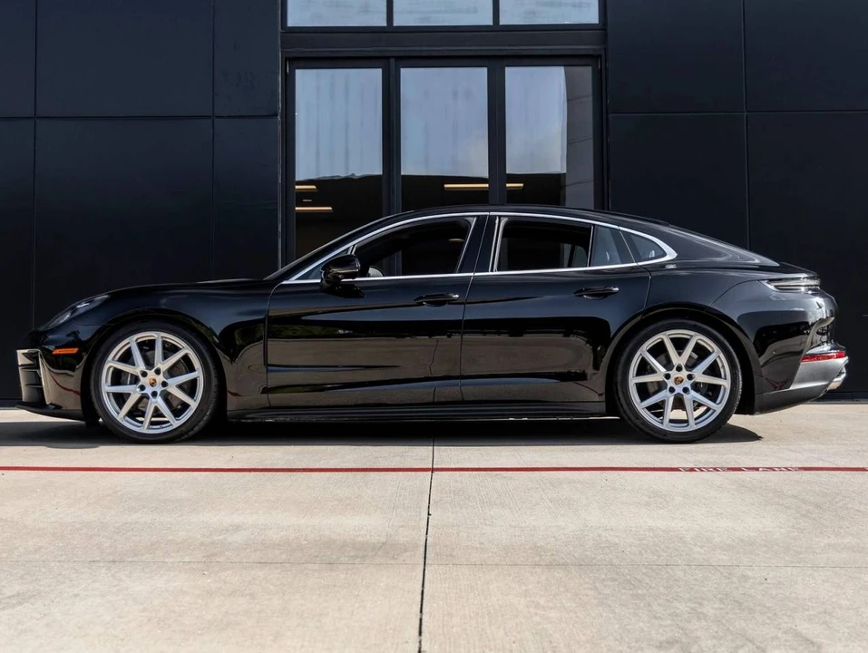 2026 Porsche 976 Panamera - Image 2 of 5