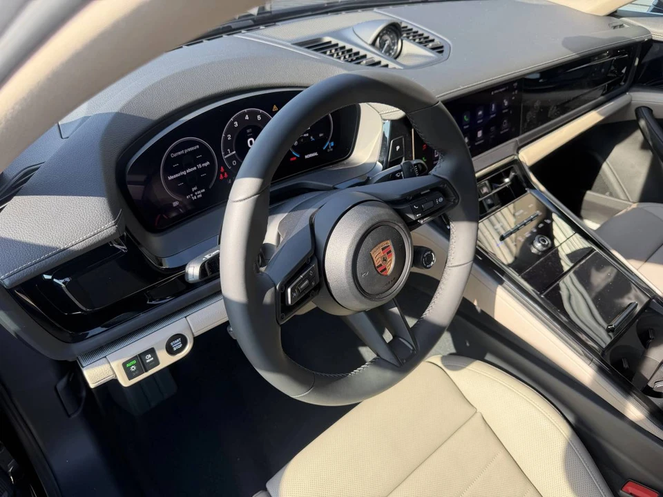 2026 Porsche 976 Panamera - Image 4 of 4