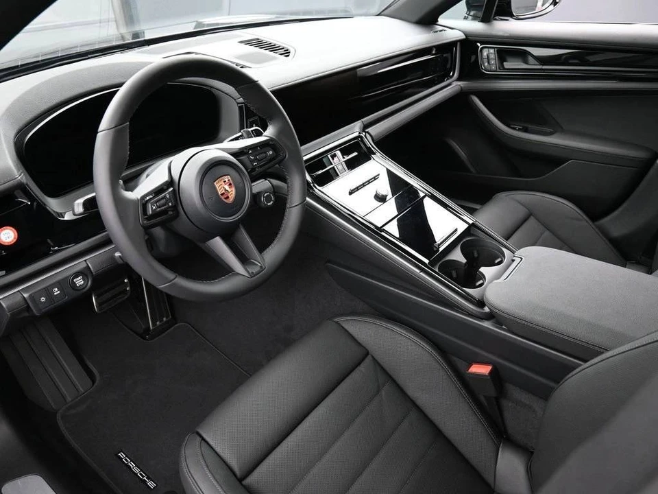 2026 Porsche 976 Panamera - Image 4 of 5