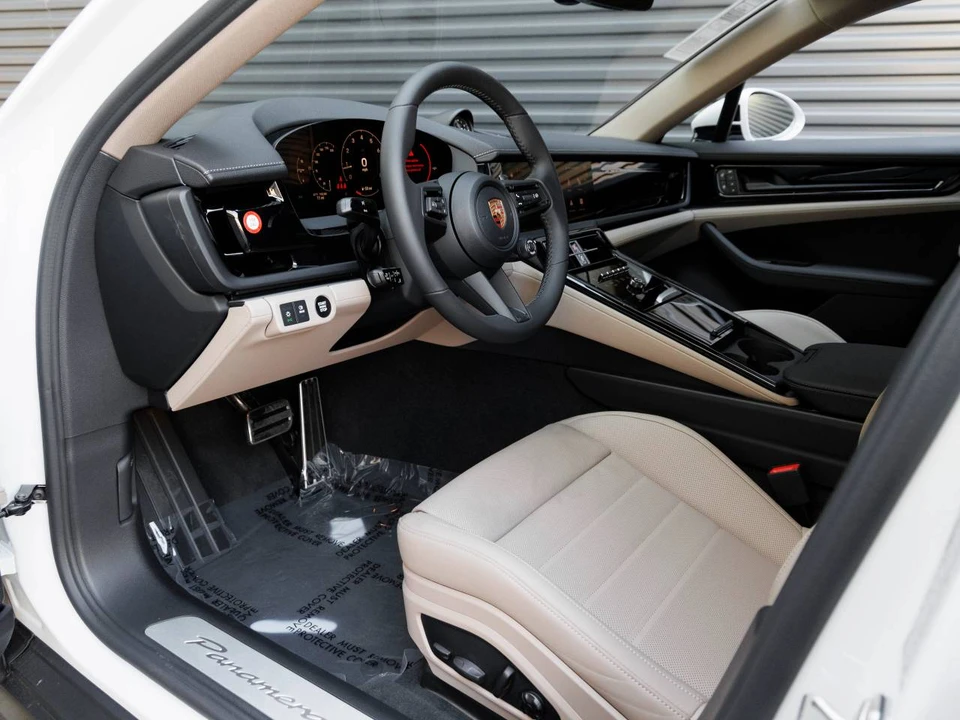 2026 Porsche 976 Panamera - Image 4 of 5