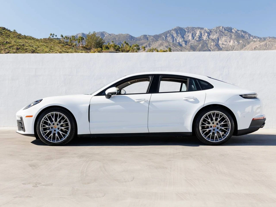 2026 Porsche 976 Panamera - Image 2 of 5
