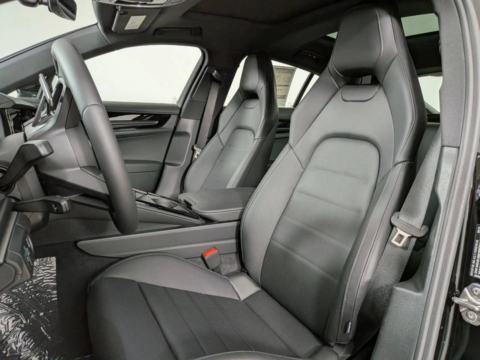 2026 Porsche 976 Panamera - Image 5 of 5