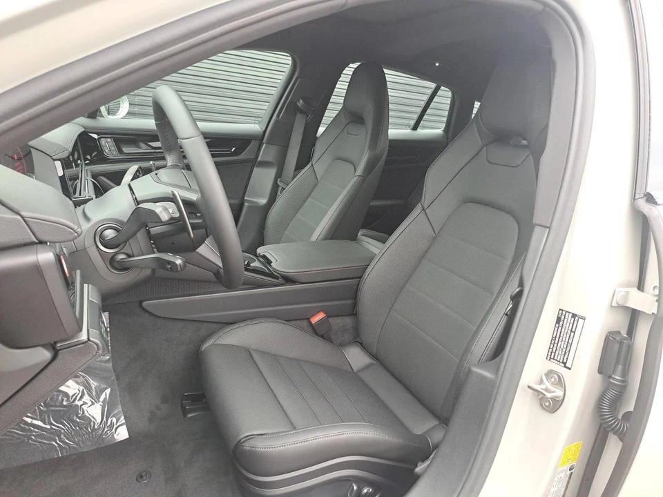 2026 Porsche 976 Panamera - Image 4 of 5