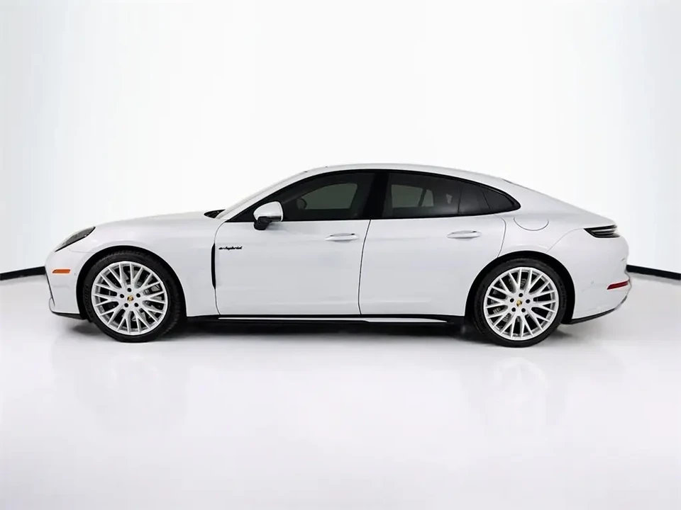 2026 Porsche 976 Panamera - Image 2 of 7