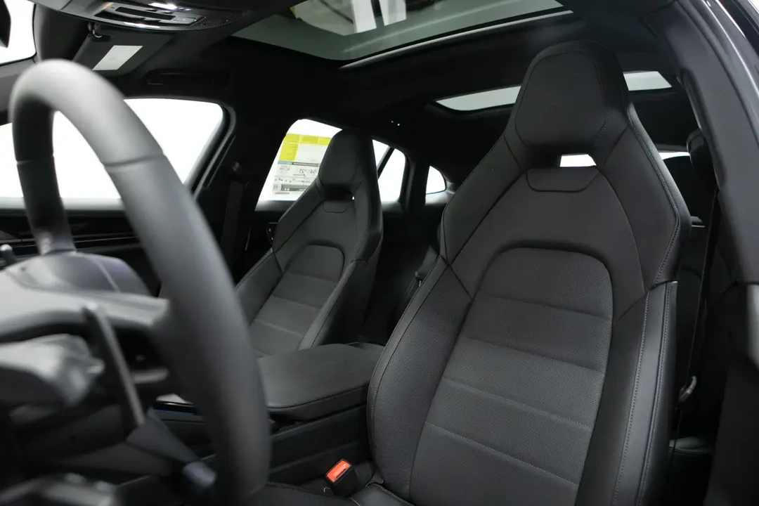 2026 Porsche 976 Panamera - Image 5 of 12