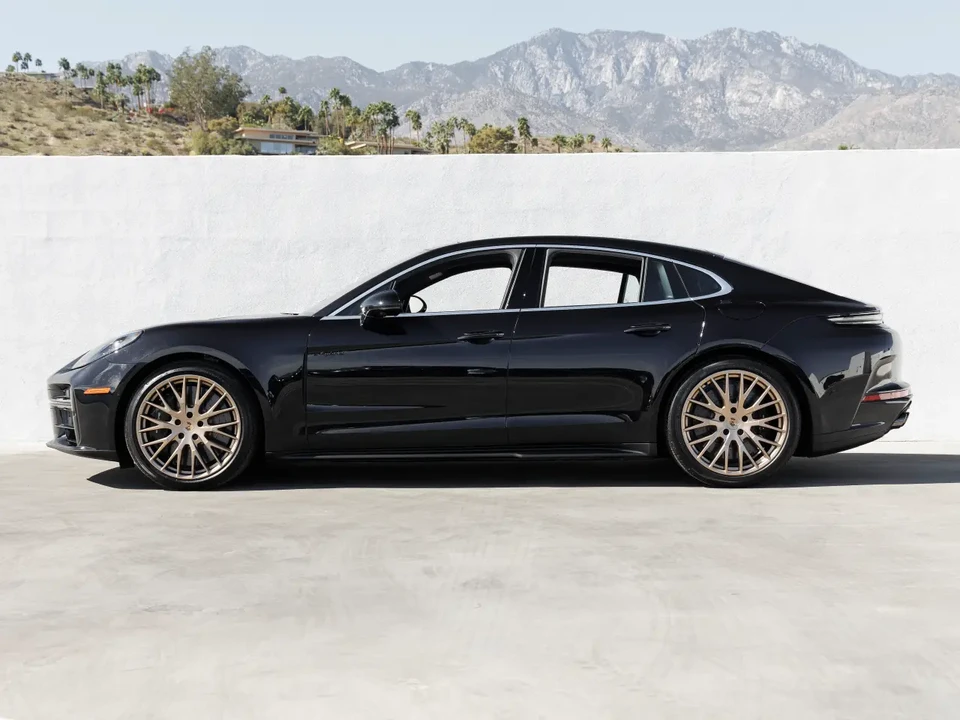 2026 Porsche 976 Panamera - Image 2 of 6