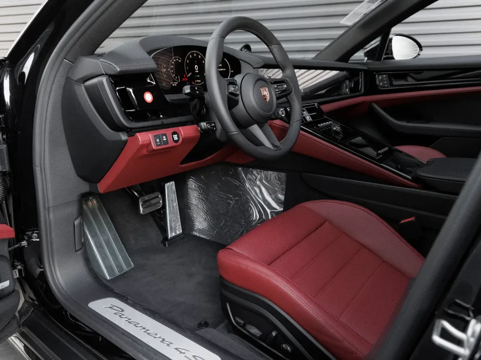2026 Porsche 976 Panamera - Image 4 of 6