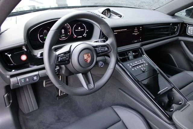 2026 Porsche 976 Panamera - Image 4 of 5