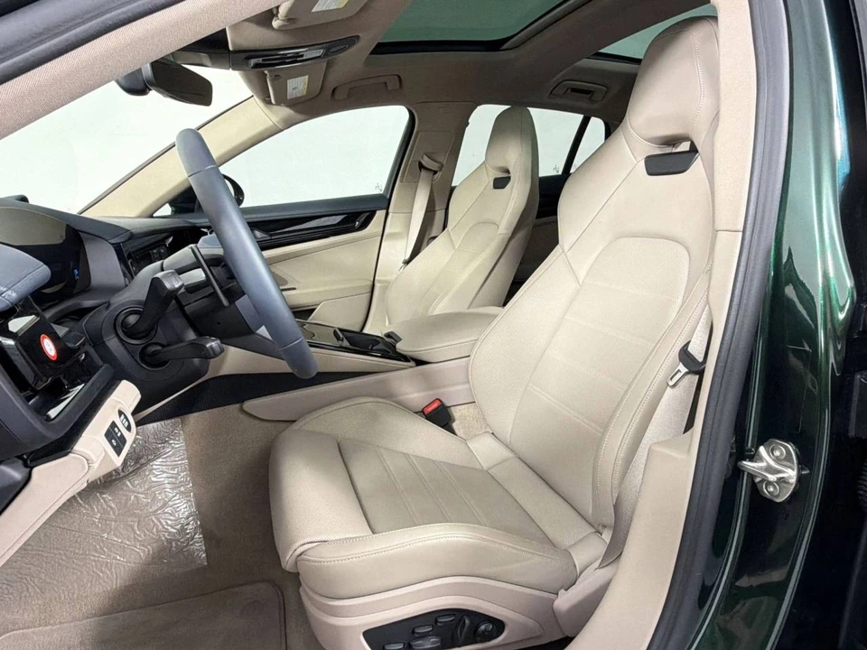 2026 Porsche 976 Panamera - Image 5 of 5