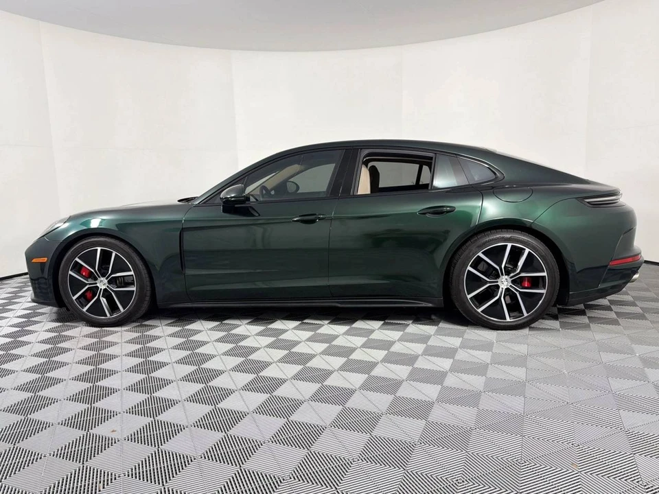 2026 Porsche 976 Panamera - Image 2 of 5