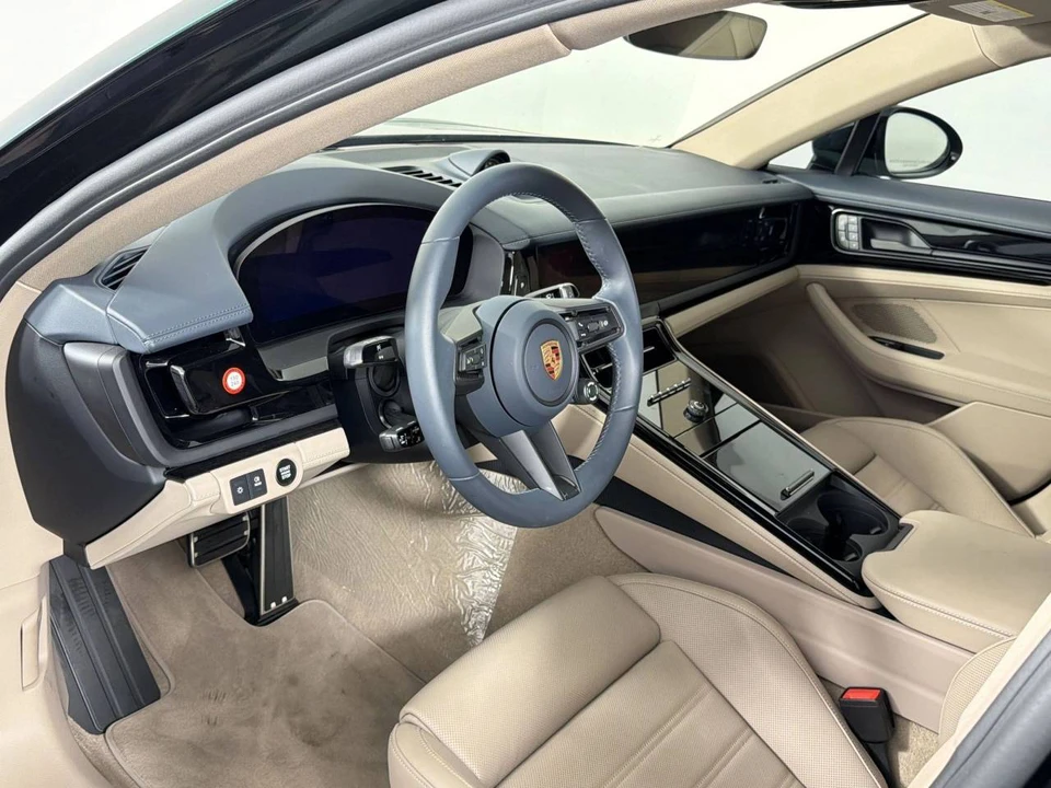 2026 Porsche 976 Panamera - Image 4 of 5