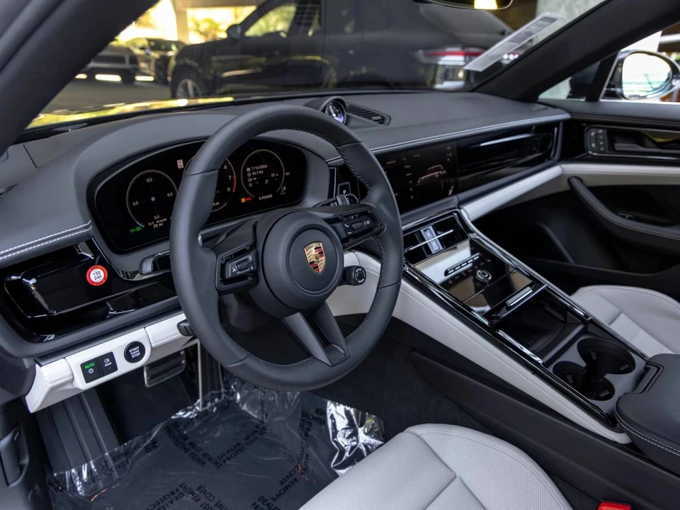 2026 Porsche Panamera - Image 4 of 5