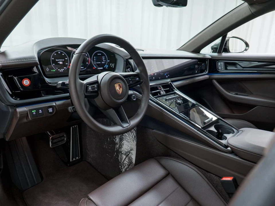 2026 Porsche 976 Panamera - Image 4 of 5