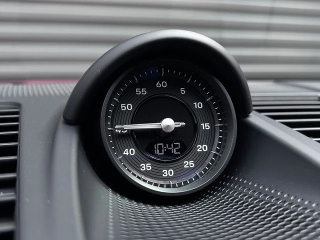 2026 Porsche Panamera - Image 21 of 31