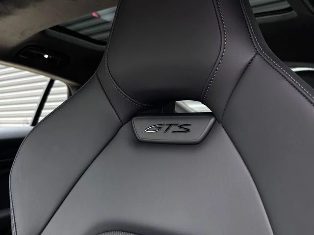 2026 Porsche Panamera - Image 31 of 31
